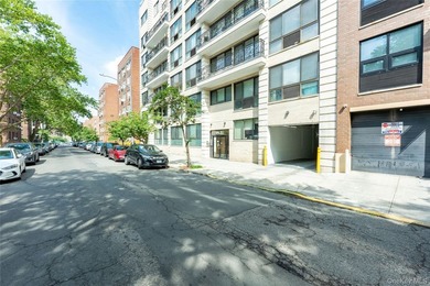 Experience luxury penthouse living in the heart of Rego Park! - photo 2