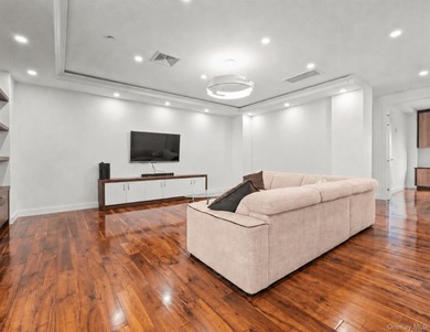 Experience luxury penthouse living in the heart of Rego Park! - photo 4