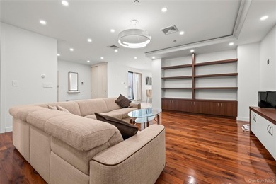 Experience luxury penthouse living in the heart of Rego Park! - photo 7
