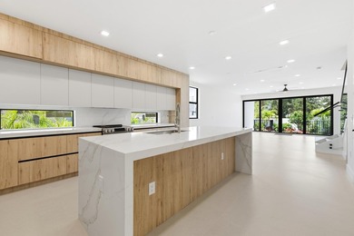 Introducing a newly built 3-bedroom, 3.5-bath luxury townhome in - photo 7