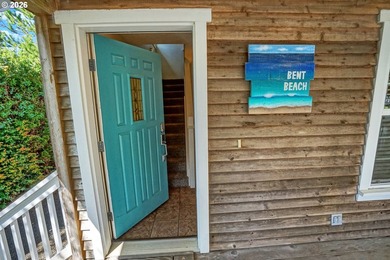 Enjoy the coastal lifestyle in this charming cottage home in the - photo 3