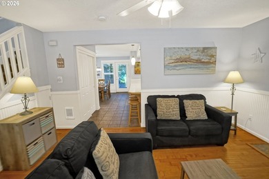 Enjoy the coastal lifestyle in this charming cottage home in the - photo 7