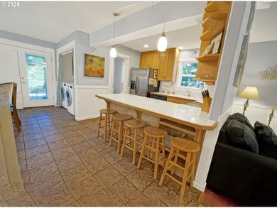 Enjoy the coastal lifestyle in this charming cottage home in the - photo 8