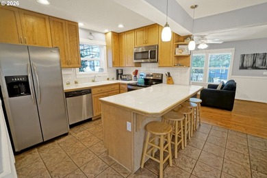 Enjoy the coastal lifestyle in this charming cottage home in the - photo 10
