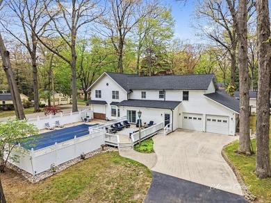 Beautifully updated home in the highly desirable Waukazoo Woods - photo 1