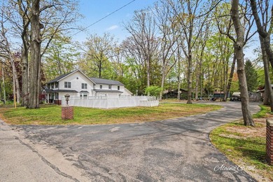Beautifully updated home in the highly desirable Waukazoo Woods - photo 4