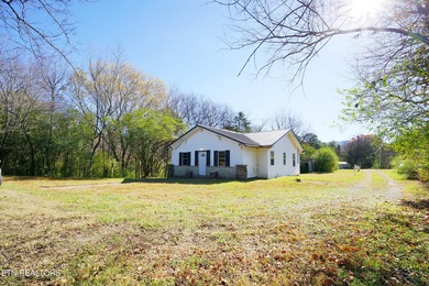 (private lake, pond, creek) Home For Sale in Etowah Tennessee