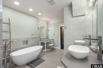 Bold in design and unmistakable in presence, this custom-built - photo 21
