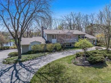 Lake Home Sale Pending in Bloomfield Hills, Michigan
