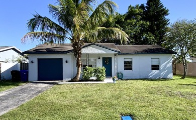 Stunning 3-bed, 2-bath pool home with a 1-car garage, ideally - photo 1