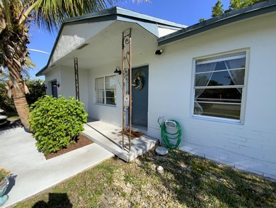 Stunning 3-bed, 2-bath pool home with a 1-car garage, ideally - photo 6