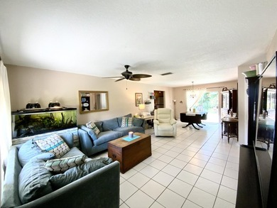 Stunning 3-bed, 2-bath pool home with a 1-car garage, ideally - photo 7
