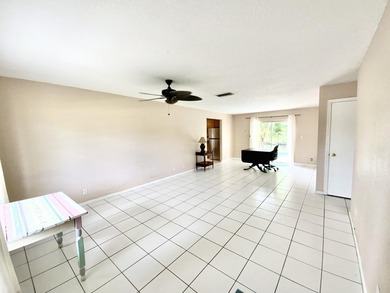 Stunning 3-bed, 2-bath pool home with a 1-car garage, ideally - photo 8