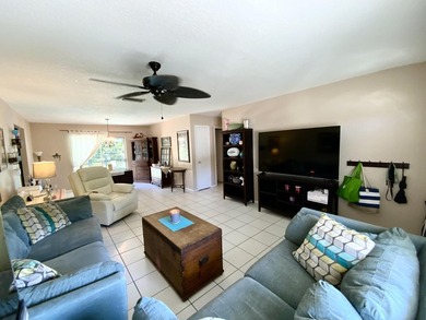 Stunning 3-bed, 2-bath pool home with a 1-car garage, ideally - photo 9
