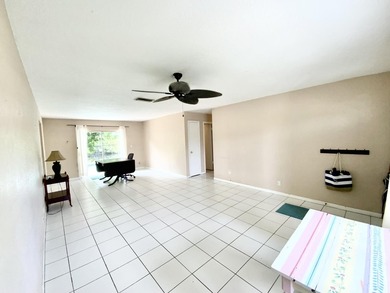 Stunning 3-bed, 2-bath pool home with a 1-car garage, ideally - photo 10