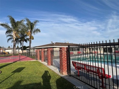 This unit manufactured by SKYLINE Built 1986, offers 2 bedrooms - photo 6