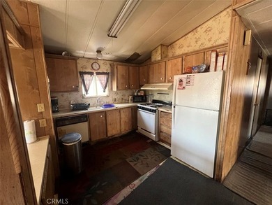 This unit manufactured by SKYLINE Built 1986, offers 2 bedrooms - photo 9