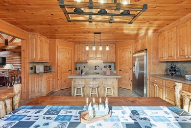 Welcome to an unforgettable log home retreat in the Lakeside