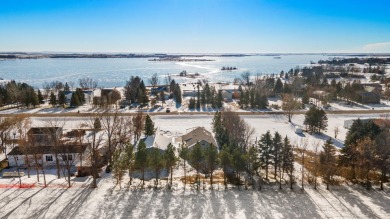 Lake Sakakawea Home For Sale in Coleharbor North Dakota