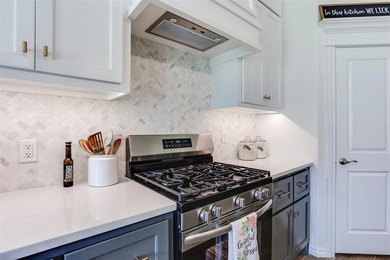 Welcome to this stunning, like-new 3-bedroom, 2-bathroom home in - photo 11