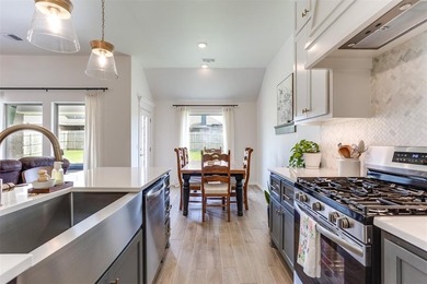 Welcome to this stunning, like-new 3-bedroom, 2-bathroom home in - photo 14