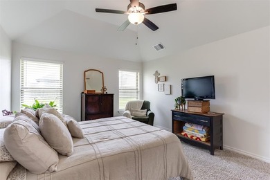 Welcome to this stunning, like-new 3-bedroom, 2-bathroom home in - photo 17
