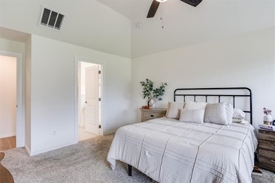 Welcome to this stunning, like-new 3-bedroom, 2-bathroom home in - photo 18