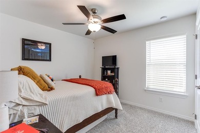 Welcome to this stunning, like-new 3-bedroom, 2-bathroom home in - photo 24