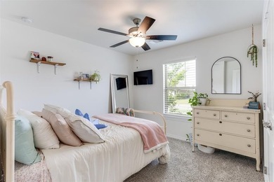 Welcome to this stunning, like-new 3-bedroom, 2-bathroom home in - photo 25