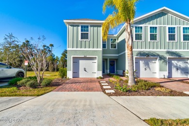 (private lake, pond, coastal) Townhome/Townhouse For Sale in South Daytona Florida