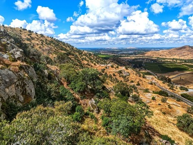 Rare opportunity to own 46.73 acres overlooking Lake Kaweah with - photo 15