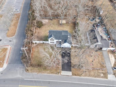 Newly Renovated Victorian with 4 Bedrooms/ 2.5 Baths, Full - photo 3