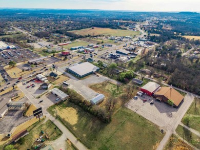 This 2,100 square foot metal building presents an excellent