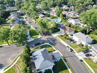 Welcome to this beautifully updated, move-in-ready 5-bedroom, 2 - photo 8