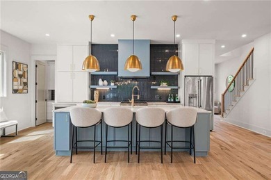 Modern architecture, designer finishes, and light-filled living - photo 12