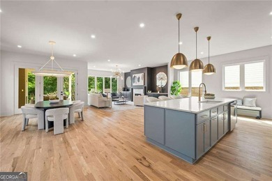 Modern architecture, designer finishes, and light-filled living - photo 13