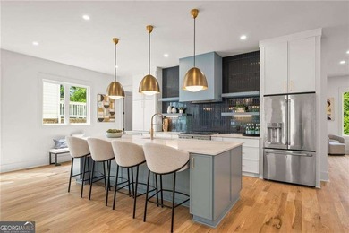 Modern architecture, designer finishes, and light-filled living - photo 14