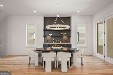 Modern architecture, designer finishes, and light-filled living - photo 19