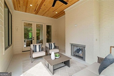 Modern architecture, designer finishes, and light-filled living - photo 21