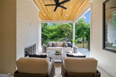 Modern architecture, designer finishes, and light-filled living - photo 22