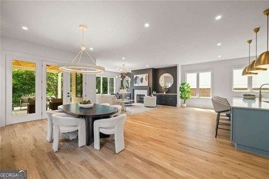 Modern architecture, designer finishes, and light-filled living - photo 26