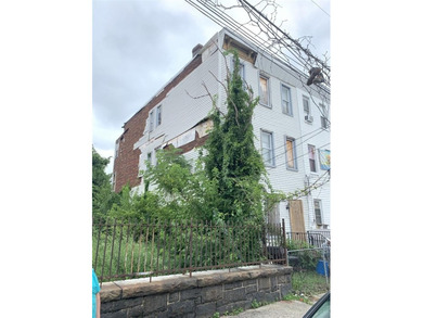 Hudson River Townhome/Townhouse Sale Pending in Yonkers New York