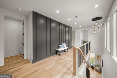 Modern architecture, designer finishes, and light-filled living - photo 32