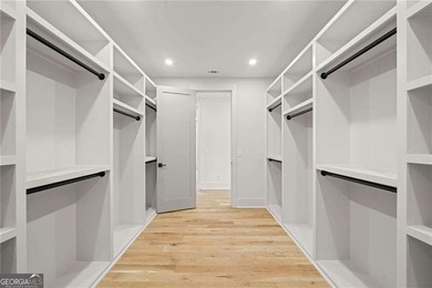 Modern architecture, designer finishes, and light-filled living - photo 37