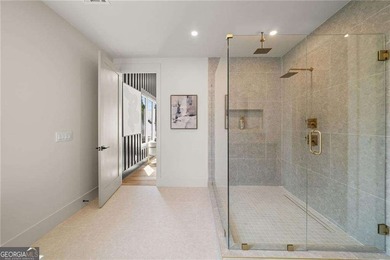 Modern architecture, designer finishes, and light-filled living - photo 40