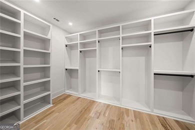 Modern architecture, designer finishes, and light-filled living - photo 41