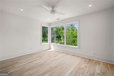 Modern architecture, designer finishes, and light-filled living - photo 45
