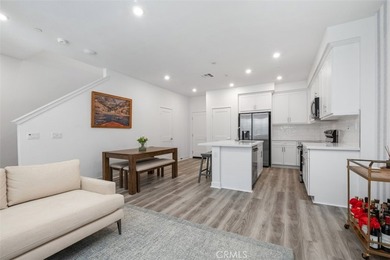 Welcome to 725 Hazel Dr. where modern design, thoughtful - photo 7