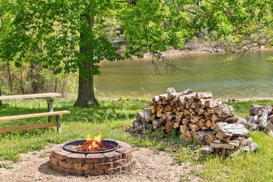 Welcome to Kimberling Cove Resort, a beautifully updated - photo 4
