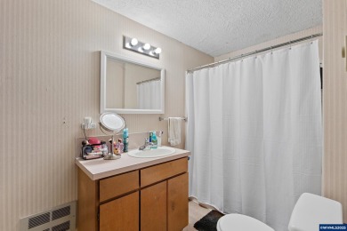 4 plex investor opportunity in central Salem with potential to